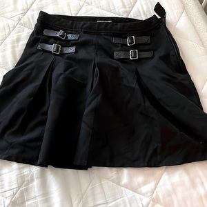 Black Double Buckle Pleated Skirt Size Medium